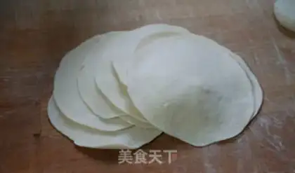 Make Round cabbage pork dumplings step 9