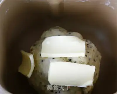 Make Black sesame oatmeal toast step 3