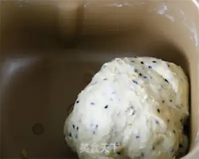 Make Black sesame oatmeal toast step 4