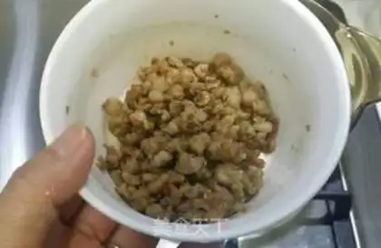 Make Spicy noodles step 3