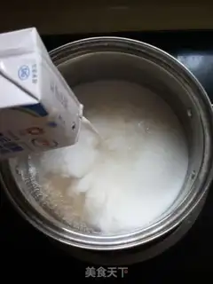 Make Banana milk oatmeal step 1