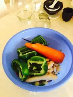 Make "Huh?" Pickles step 0