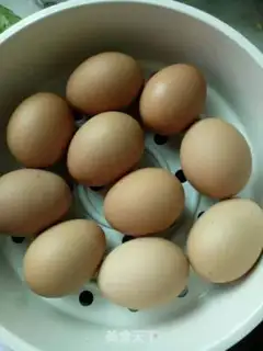 Make Five pickled eggs step 1