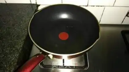 Make Tomato fried eggs step 1