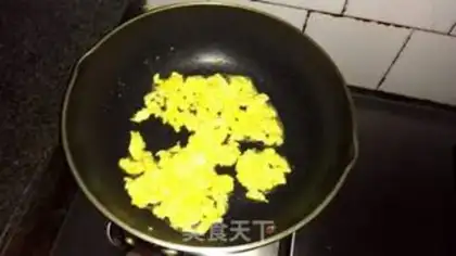 Make Tomato fried eggs step 2