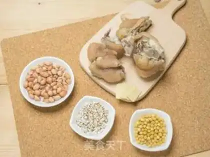 Make Pork foot rice soup step 1