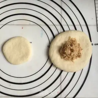 Make Lion bread step 4