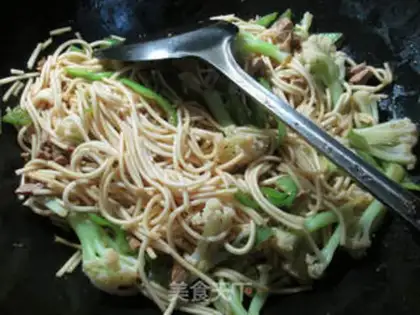 Make Porridge pork gravy noodles step 5