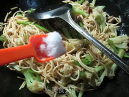 Make Porridge pork gravy noodles step 6