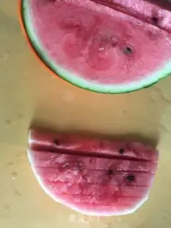Make The berries of red nuts step 0