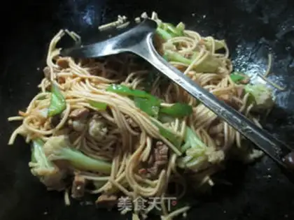 Make Porridge pork gravy noodles step 7