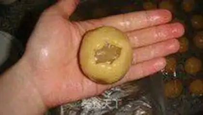 Make The egg yolk mooncake step 8