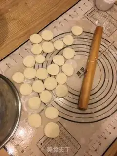 Make Sea conch meat dumplings step 3
