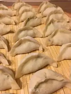 Make Sea conch meat dumplings step 4