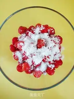 Make Big strawberries jam step 1