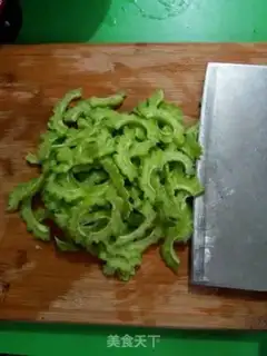 Make Mother of God mixed with bitter melons step 2