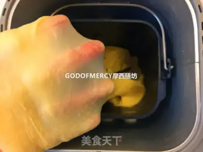 Make Simple and delicious ham and sausage bread step 6