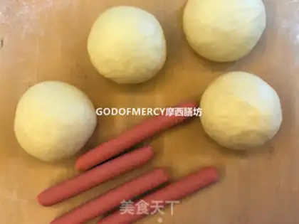 Make Simple and delicious ham and sausage bread step 9