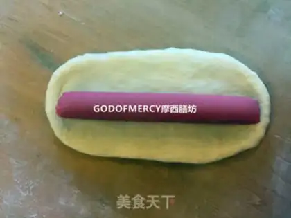 Make Simple and delicious ham and sausage bread step 11