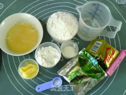 Make Chestnut caterpillar bread step 0