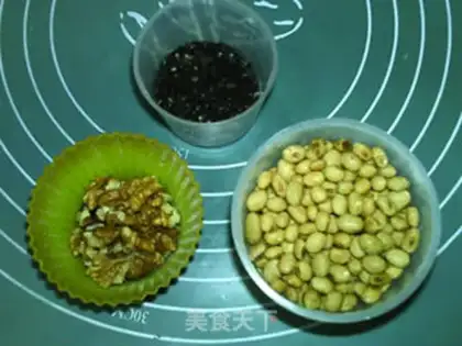 Make Black sesame pecan soy step 0