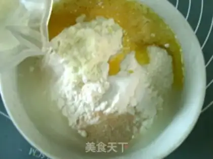 Make Chestnut caterpillar bread step 1