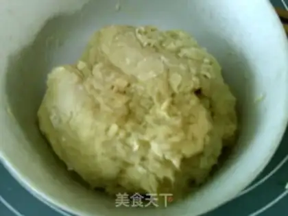 Make Chestnut caterpillar bread step 2