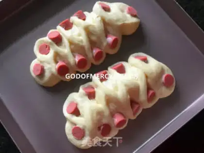 Make Simple and delicious ham and sausage bread step 15