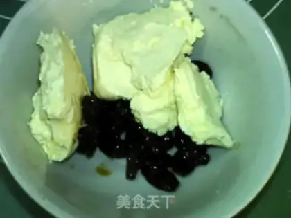 Make Chestnut caterpillar bread step 10