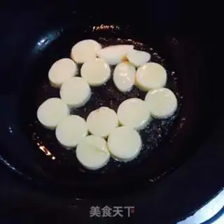 Make Gold pins, tofu soup step 1