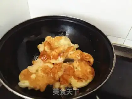Make Onion fried eggs step 1