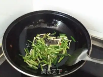 Make Onion fried eggs step 3