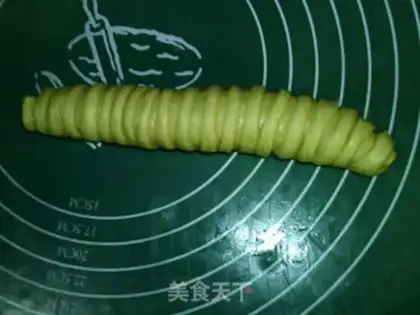 Make Chestnut caterpillar bread step 17