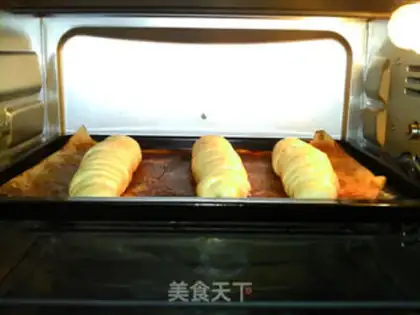 Make Chestnut caterpillar bread step 20