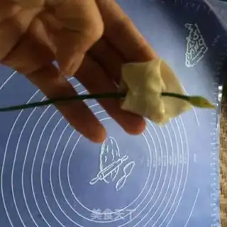 Make Horseshoe Lotus step 4