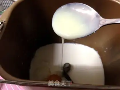 Make Double-berries milk hand tore step 2