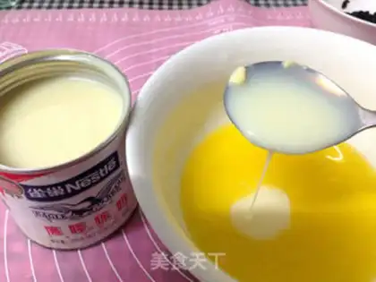 Make Double-berries milk hand tore step 8