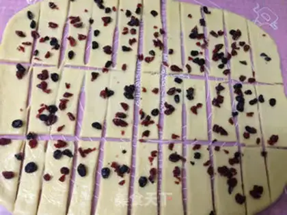 Make Double-berries milk hand tore step 12