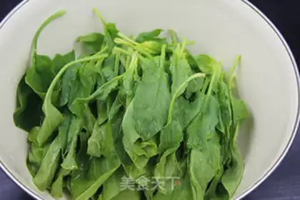 Make Spinach fan meatball soup step 0
