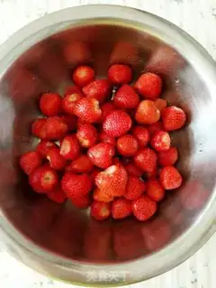 Make Strawberry cans step 2