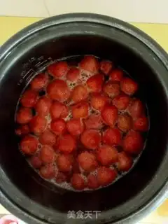 Make Strawberry cans step 4