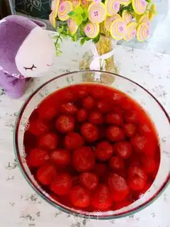 Make Strawberry cans step 6