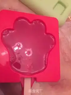 Make Grab a claw popsicle step 1