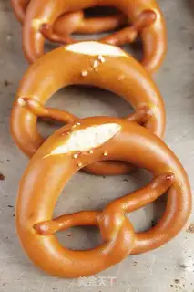 Make German alkaline bread step 12