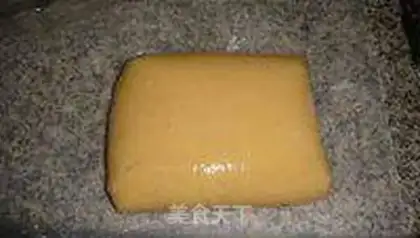 Make The egg yolk mooncake step 3