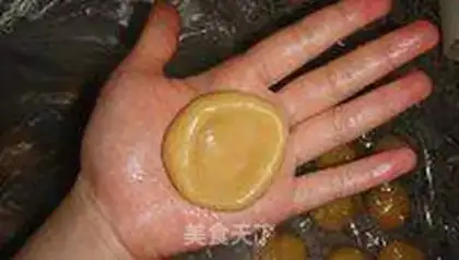 Make The egg yolk mooncake step 6