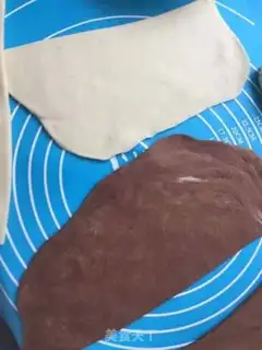 Make Double-coloured buns step 4