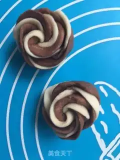 Make Double-coloured buns step 7