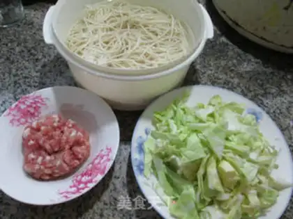 Make Noodles for the meatloaf step 0