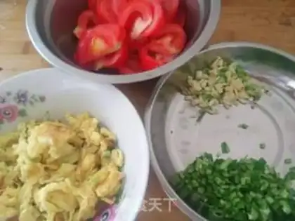 Make Tomato eggs for noodles step 2